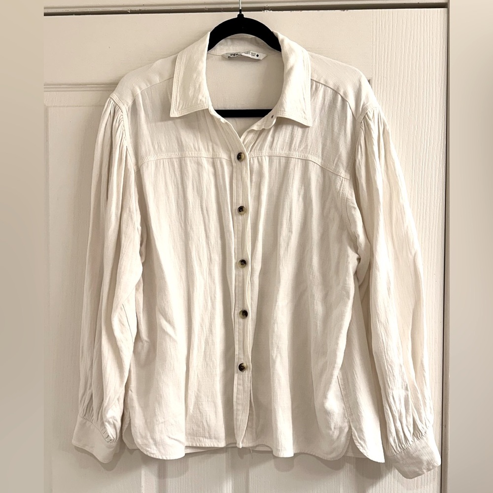 Women’s White Button-Up shirt